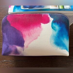 FREE when bundled - La Mer Cosmetic Case